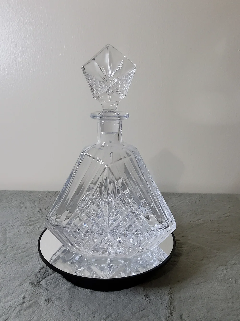 Godinger Dublin Crystal Triangle Whisky Decanter